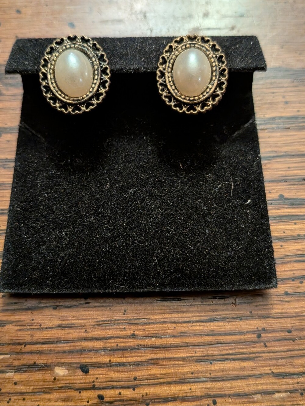 Vintage-Inspired Gold and Cream Oval Stud Earrings